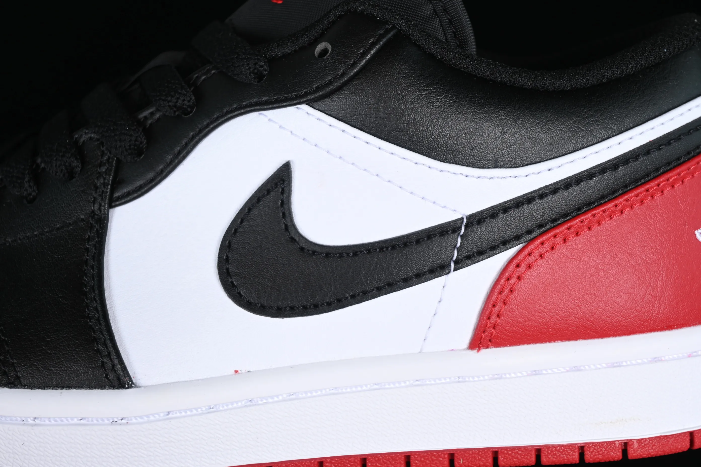 All categories Air Jordan Jordan series basketball shoes Air Jordan 1 Low G version pure original Air Jordan 1 Low SE "Bred Toe" AJ1 Joe 1 black and red low-top cultural casual sneakers 553558-161